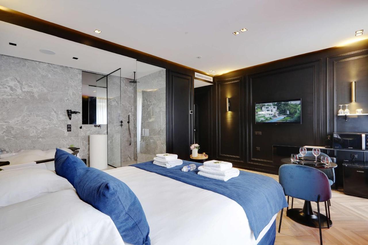 Couples Getaway Unit With Jacuzzi - City Center Parijs Buitenkant foto